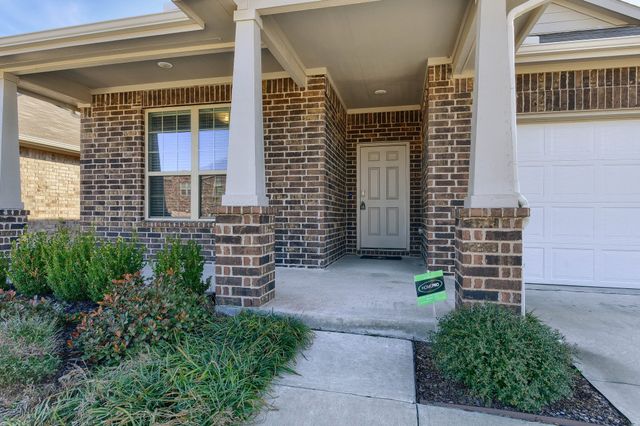 813 Billups Drive, Van Alstyne, TX 75495