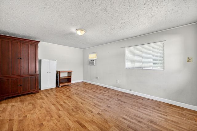606 S Gordon Street, Sherman, TX 75092