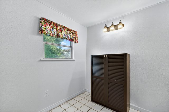 606 S Gordon Street, Sherman, TX 75092