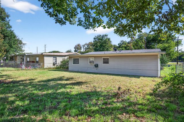606 S Gordon Street, Sherman, TX 75092