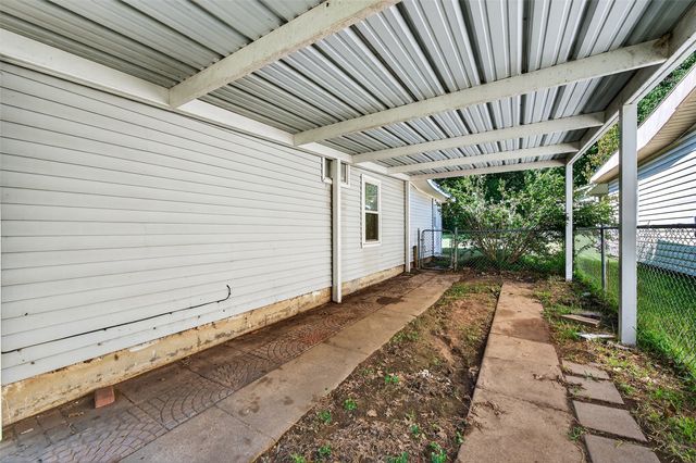606 S Gordon Street, Sherman, TX 75092