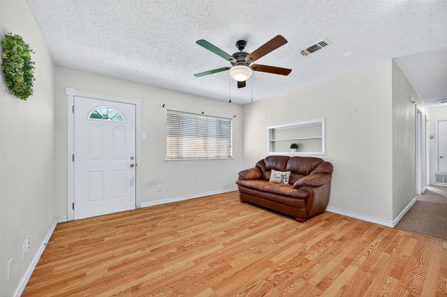 606 S Gordon Street, Sherman, TX 75092