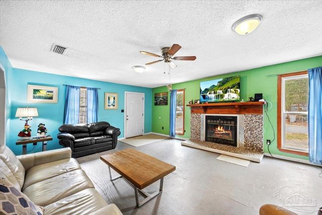 3060 Safronia Shores Rd, Navarre, FL 32566