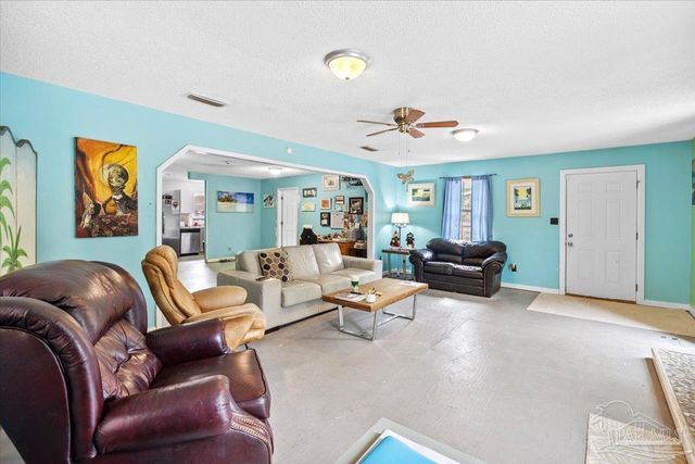 3060 Safronia Shores Rd, Navarre, FL 32566