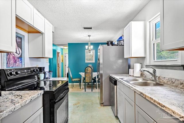 3060 Safronia Shores Rd, Navarre, FL 32566