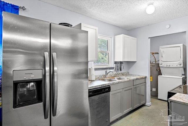 3060 Safronia Shores Rd, Navarre, FL 32566