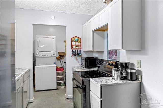 3060 Safronia Shores Rd, Navarre, FL 32566