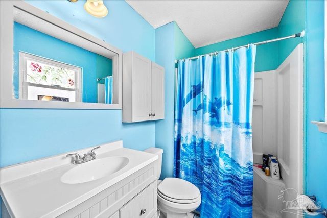 3060 Safronia Shores Rd, Navarre, FL 32566