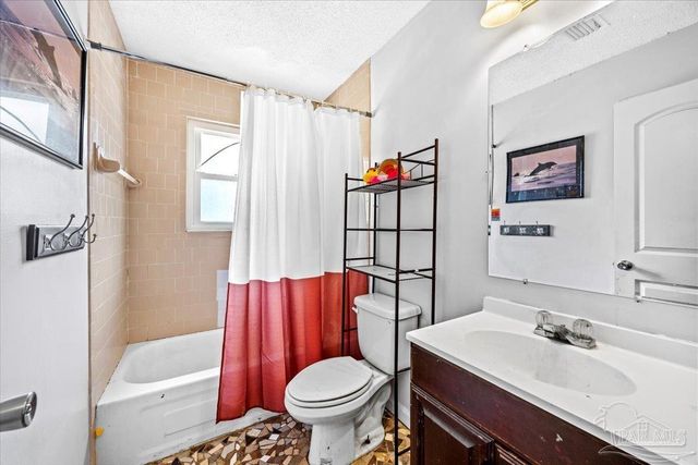 3060 Safronia Shores Rd, Navarre, FL 32566