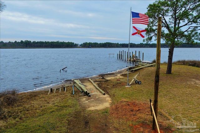 3060 Safronia Shores Rd, Navarre, FL 32566