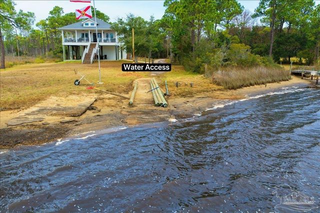 3060 Safronia Shores Rd, Navarre, FL 32566