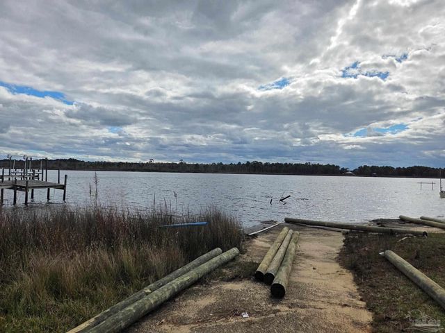 3060 Safronia Shores Rd, Navarre, FL 32566