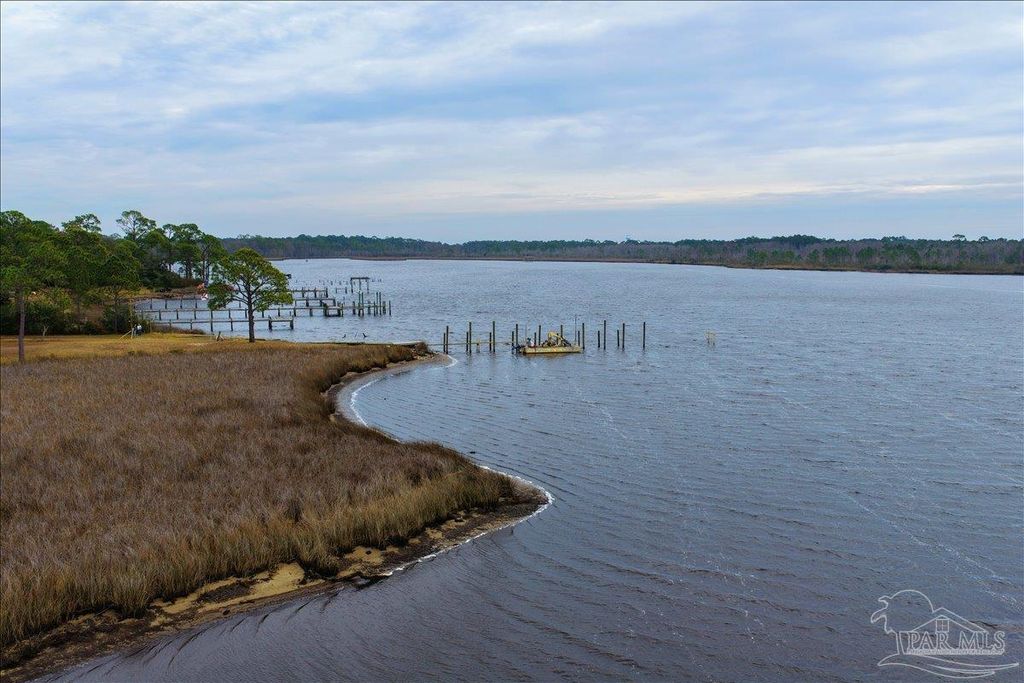 3060 Safronia Shores Rd, Navarre, FL 32566