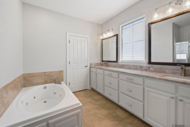 7246 Marshall Bond Dr, Zachary, LA 70791