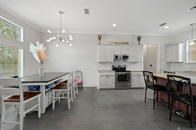 7246 Marshall Bond Dr, Zachary, LA 70791