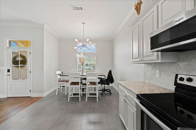 7246 Marshall Bond Dr, Zachary, LA 70791