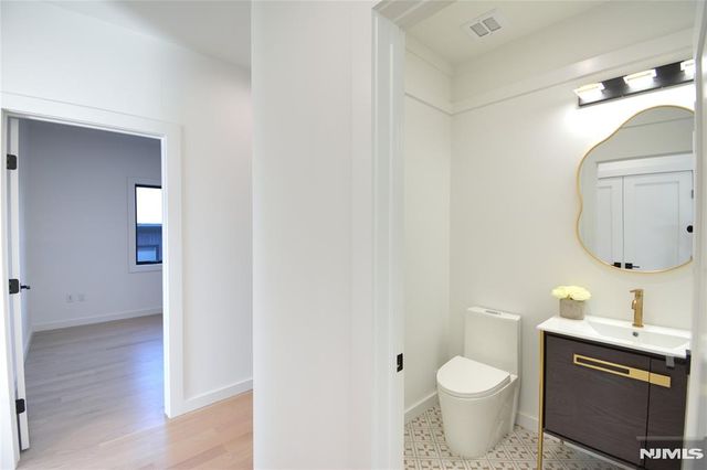 35 Henry Avenue 2nd Floor, Palisades Park, NJ 07650