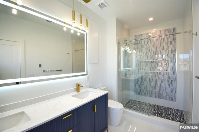 35 Henry Avenue 2nd Floor, Palisades Park, NJ 07650