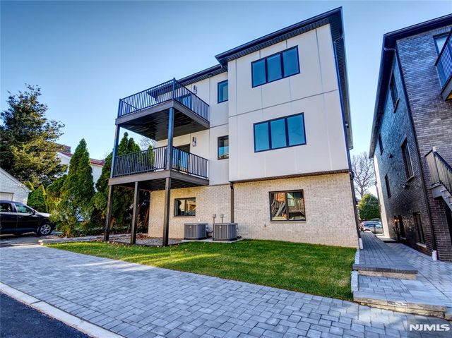 35 Henry Avenue 2nd Floor, Palisades Park, NJ 07650