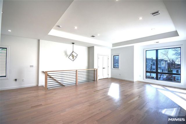 35 Henry Avenue 2nd Floor, Palisades Park, NJ 07650