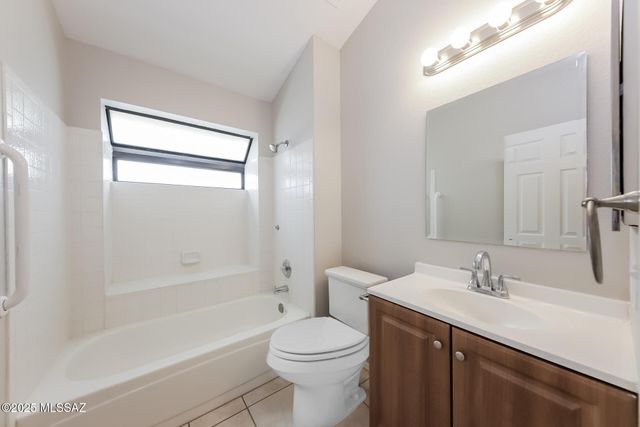 7828 N Roundstone Drive, Tucson, AZ 85741