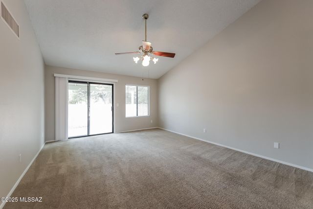 7828 N Roundstone Drive, Tucson, AZ 85741