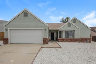 7828 N Roundstone Drive, Tucson, AZ 85741