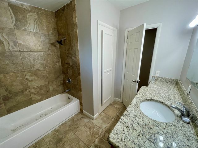 811 N Kansas Street, Springdale, AR 72764