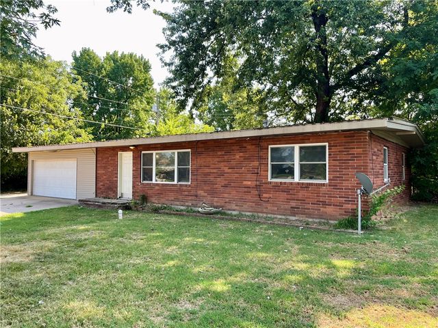 811 N Kansas Street, Springdale, AR 72764