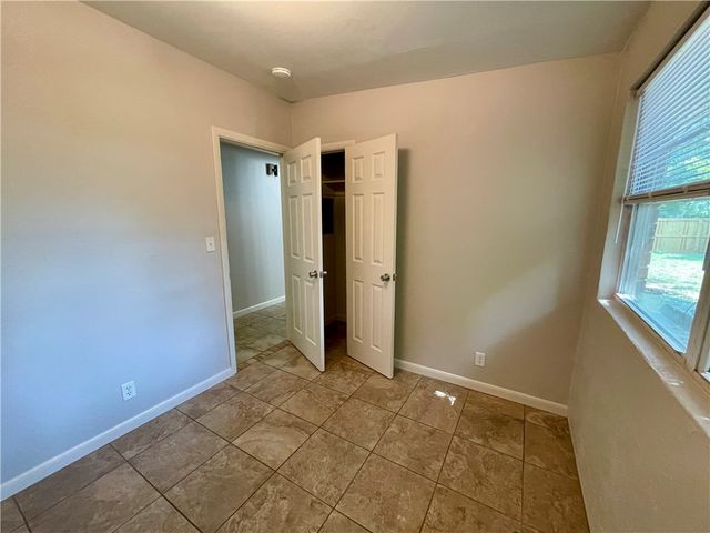 811 N Kansas Street, Springdale, AR 72764