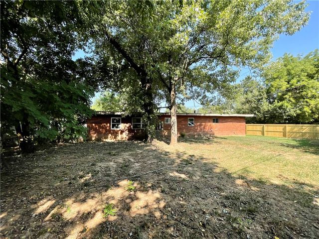 811 N Kansas Street, Springdale, AR 72764