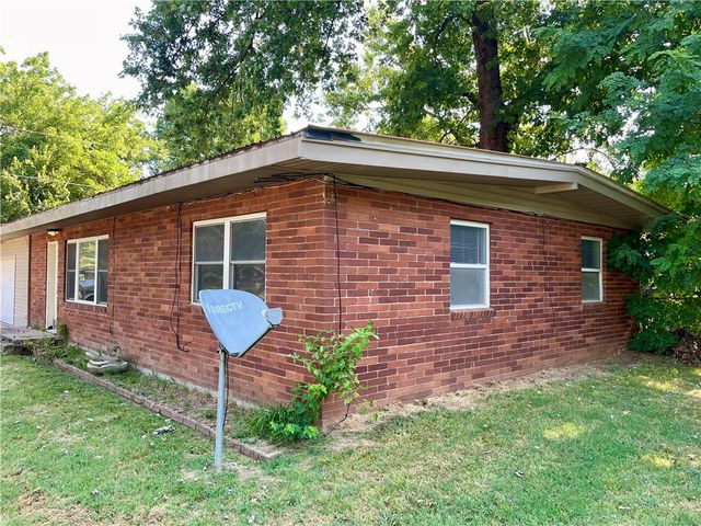 811 N Kansas Street, Springdale, AR 72764