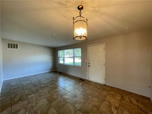 811 N Kansas Street, Springdale, AR 72764