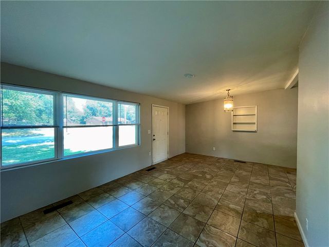 811 N Kansas Street, Springdale, AR 72764