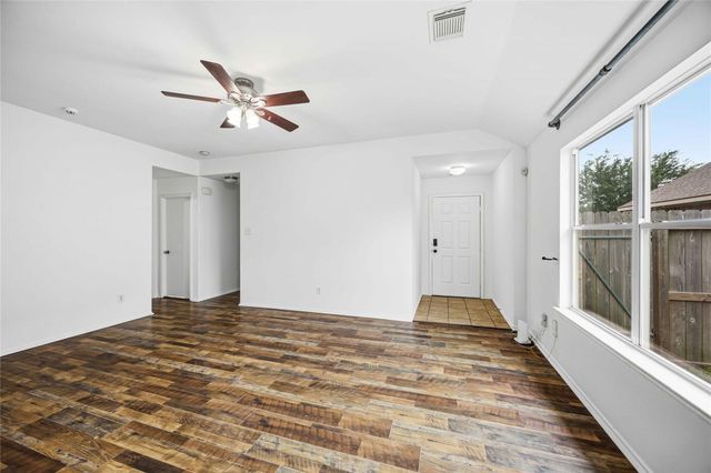 8426 Bay Run Avenue, Baytown, TX 77521