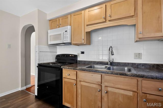 8129 Titus Road, St Louis, MO 63114