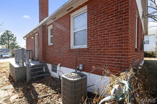 8129 Titus Road, St Louis, MO 63114