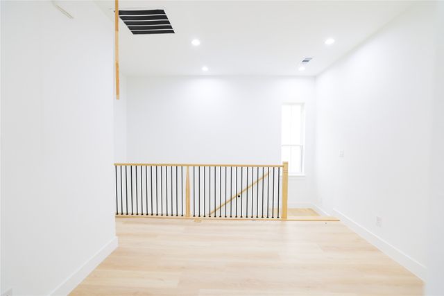 302 E 7th Street B, Dallas, TX 75203