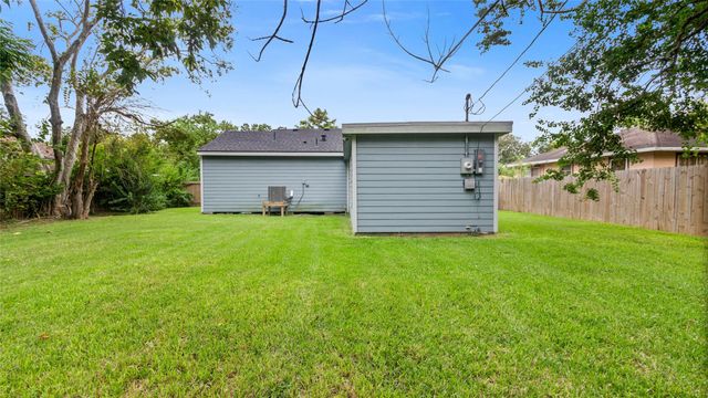 508 Azalea Drive, La Marque, TX 77568