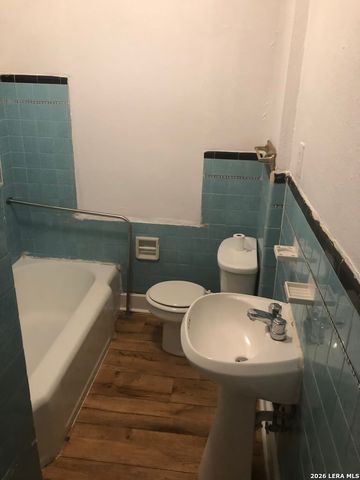 809 Kayton, San Antonio, TX 78210