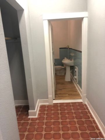 809 Kayton, San Antonio, TX 78210