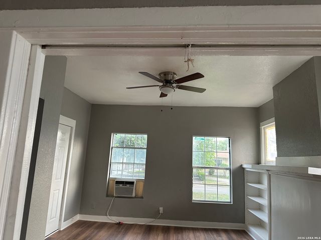 809 Kayton, San Antonio, TX 78210