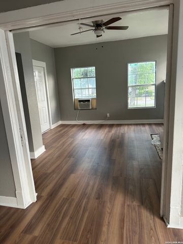 809 Kayton, San Antonio, TX 78210