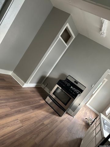 809 Kayton, San Antonio, TX 78210