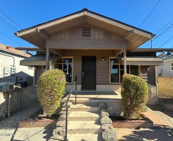 10220 McClemont Avenue, Los Angeles, CA 91042