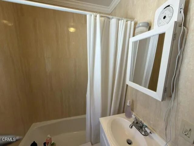 10220 McClemont Avenue, Los Angeles, CA 91042