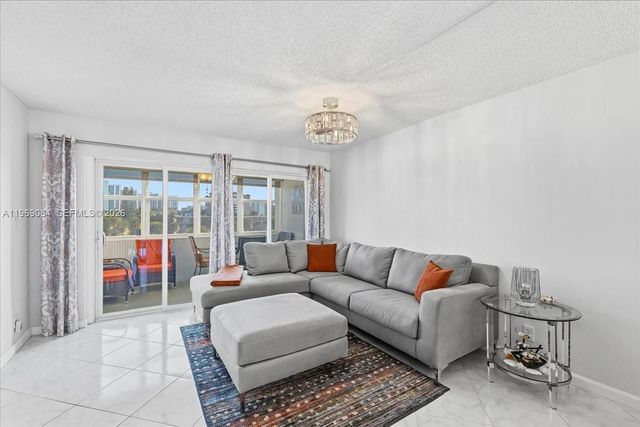 3201 NE 8th Street 405, Pompano Beach, FL 33062