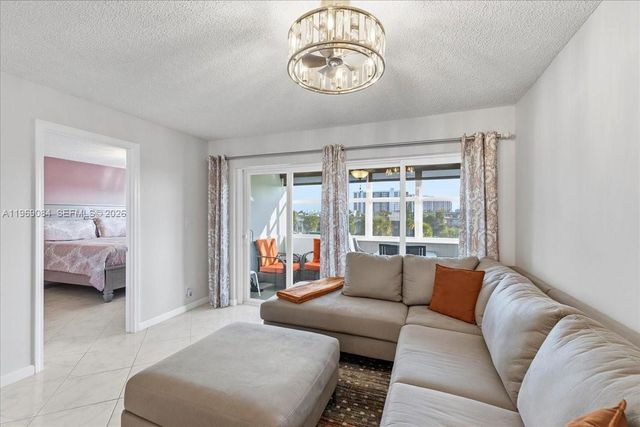 3201 NE 8th Street 405, Pompano Beach, FL 33062