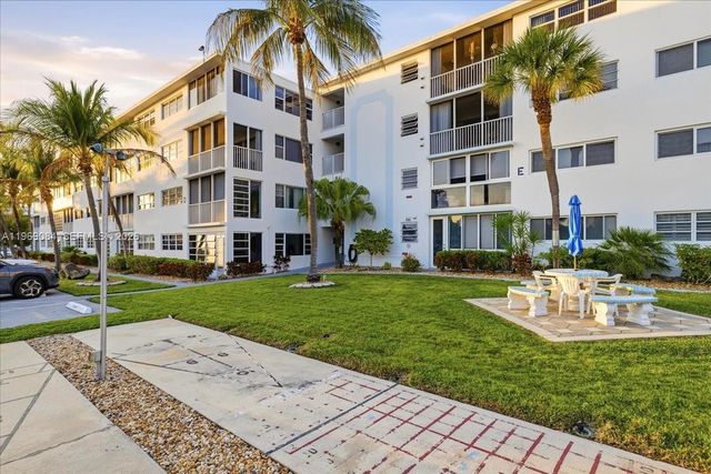 3201 NE 8th Street 405, Pompano Beach, FL 33062