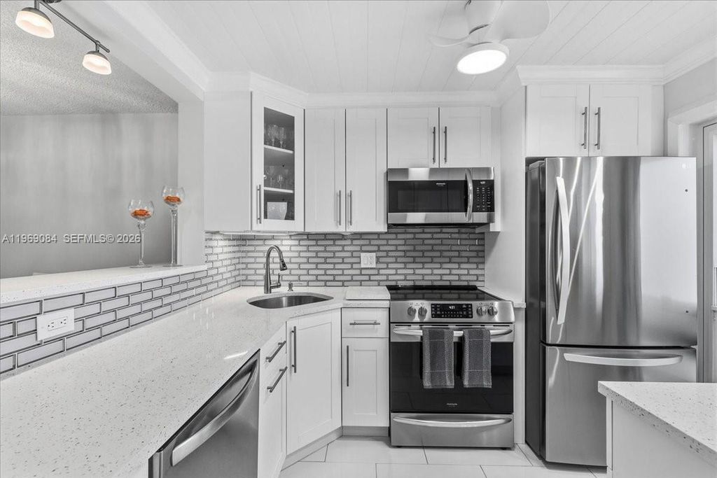 3201 NE 8th Street 405, Pompano Beach, FL 33062